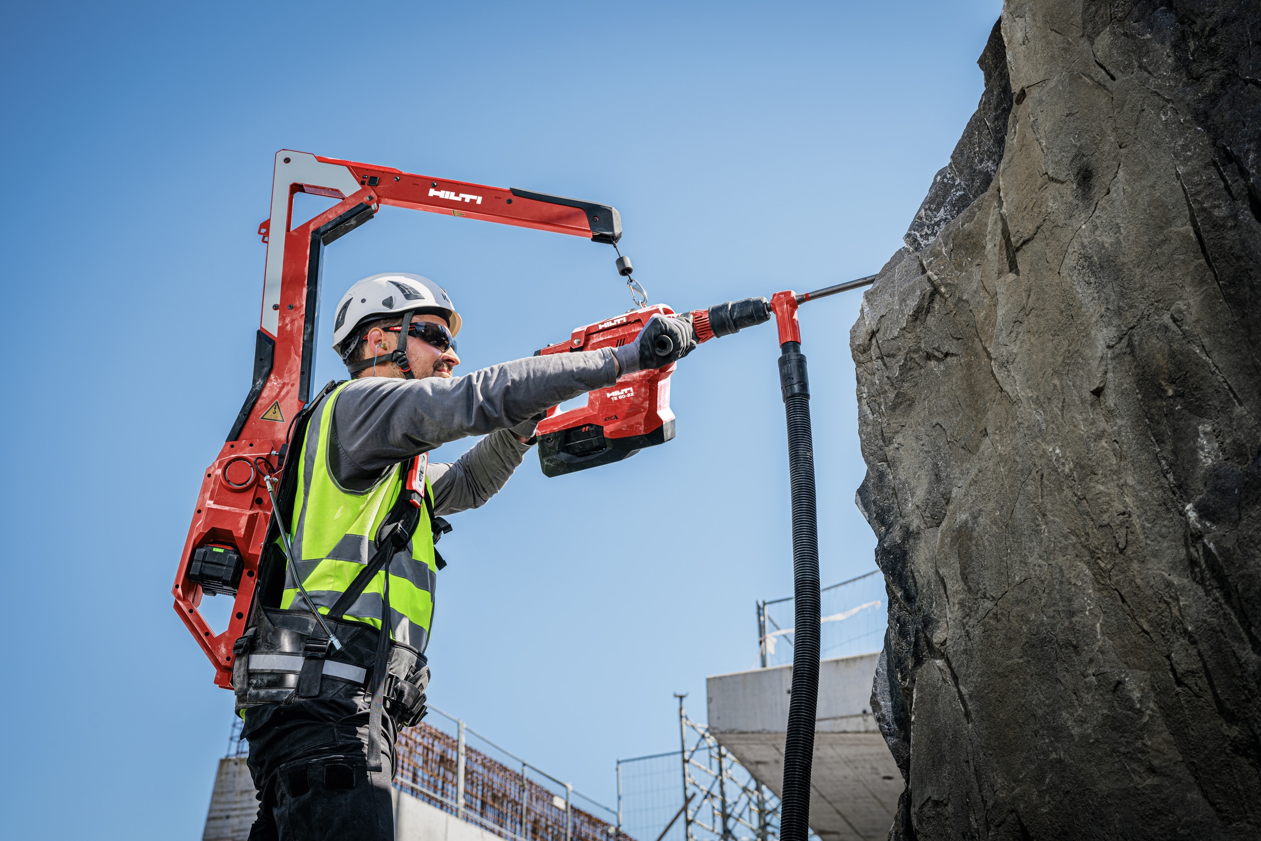 Exosquelette EXO-T pour la démolition au mur