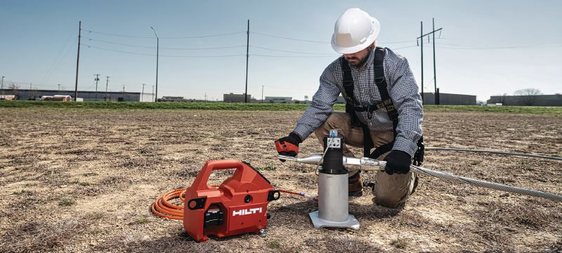 Bomba hidráulica a batería NUN 10K-22 Bomba hidráulica a batería de 10 000 PSI (700 bar) para corte/prensado con carga pesada y corte remoto de cables subterráneos y blindados (pack de baterías Nuron) Aplicaciones 1